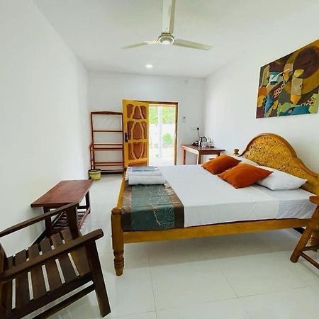 Ratnam Hotel Jaffna Eksteriør billede