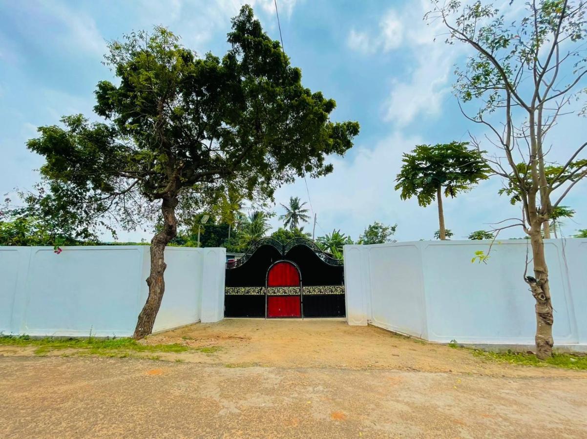 Ratnam Hotel Jaffna Eksteriør billede