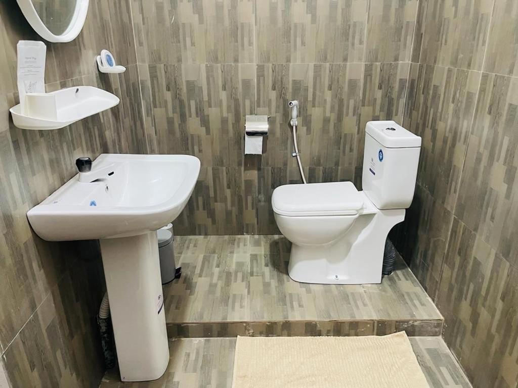 Ratnam Hotel Jaffna Eksteriør billede